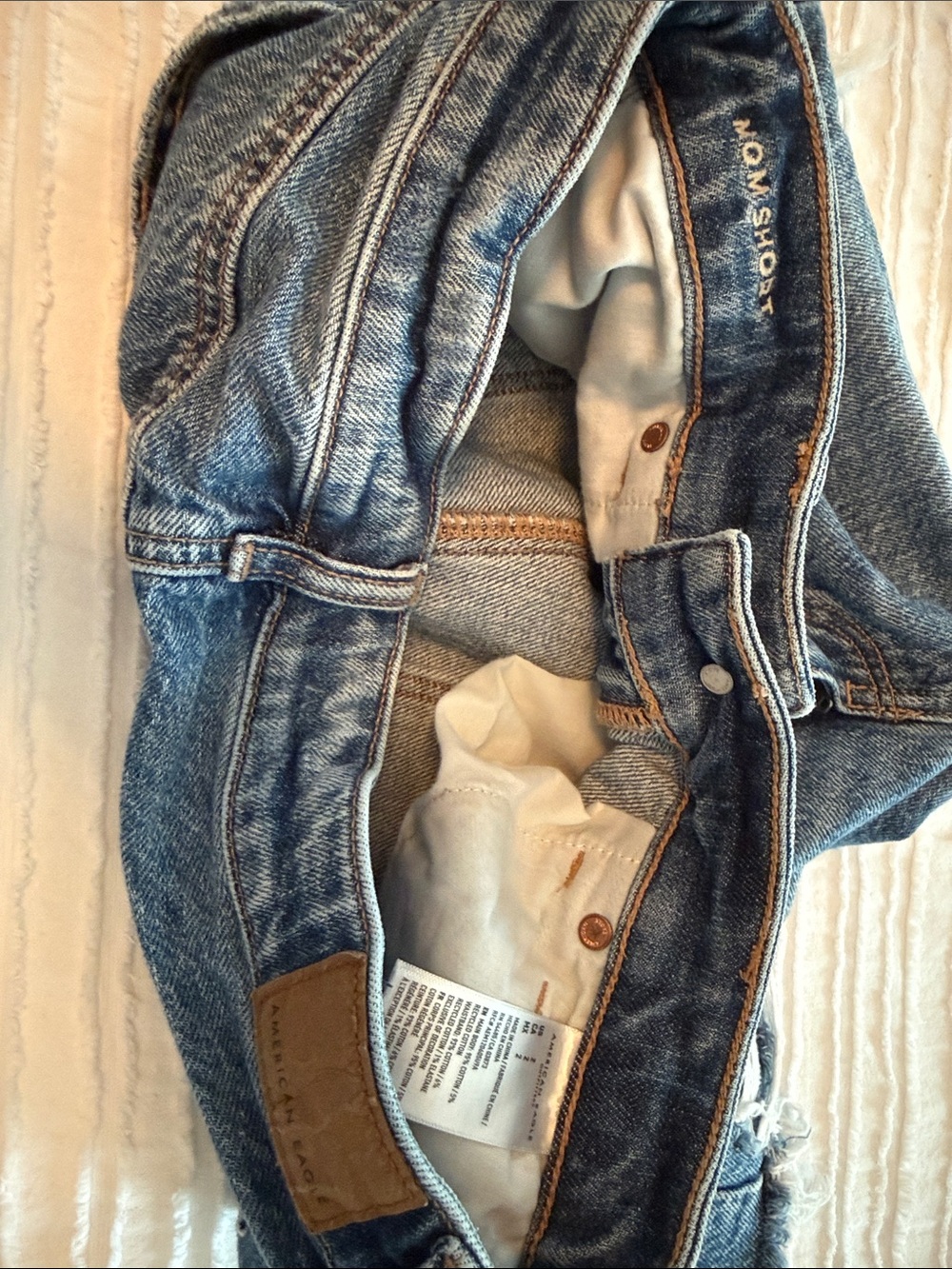 American Eagle Mom short sz 2 - Picture 2 of 3